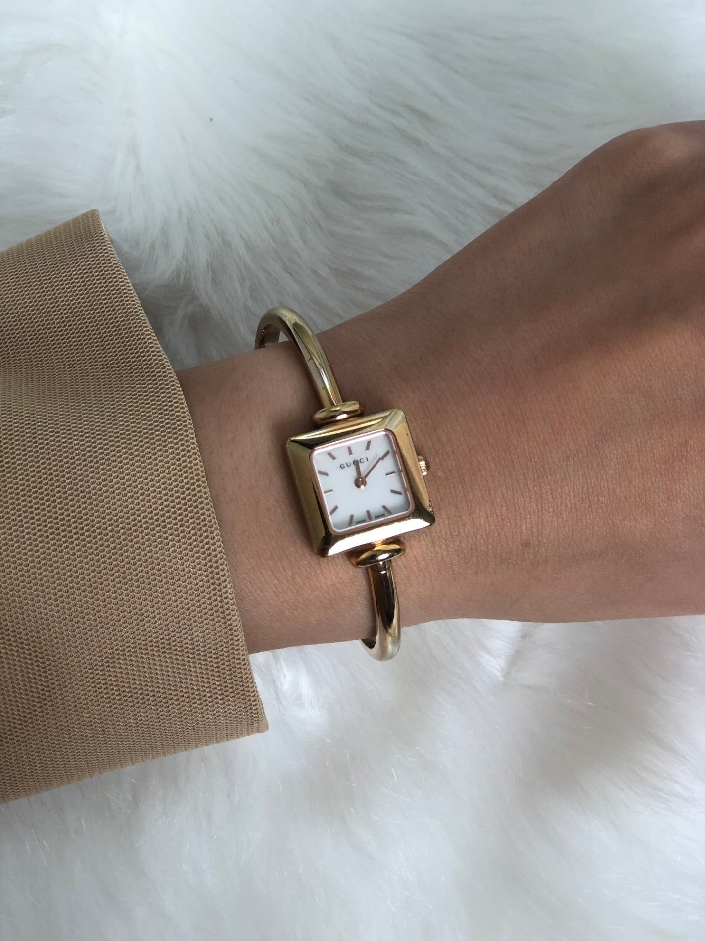 GUCCI Logo Bangle Watch Gold Vintage dsanww