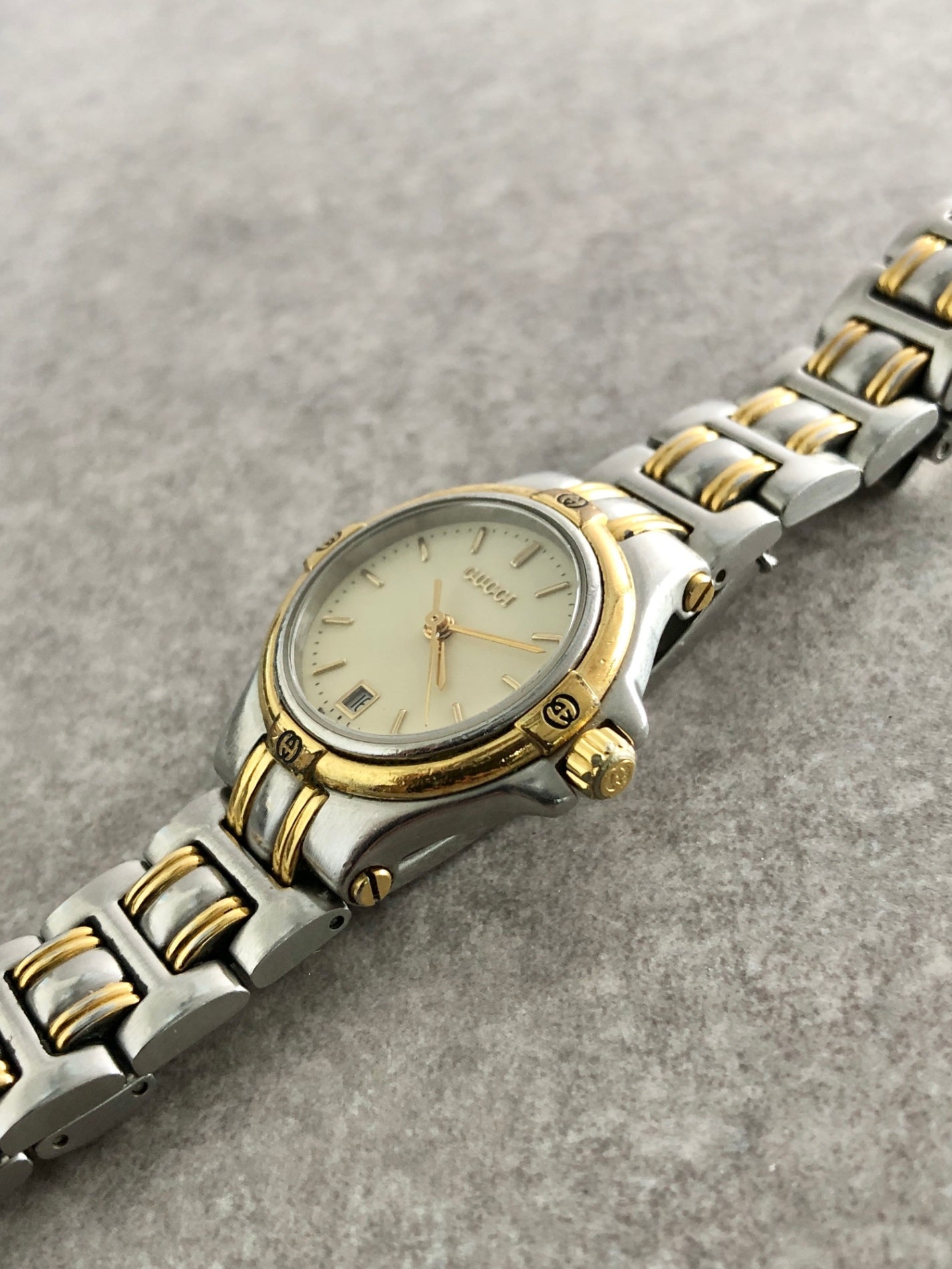 GUCCI Logo Watch Silver×Gold 9040L Vintage vh83fz – VintageShop solo