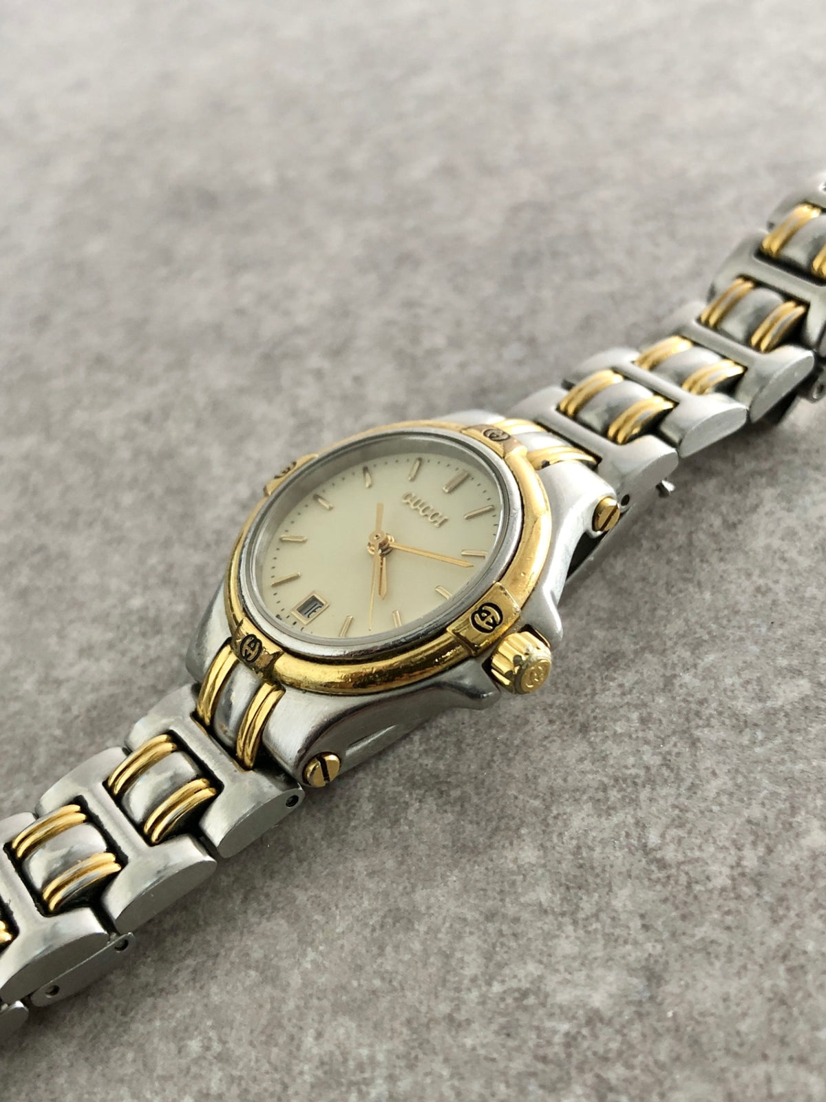 GUCCI Logo Watch Silver×Gold 9040L Vintage vh83fz