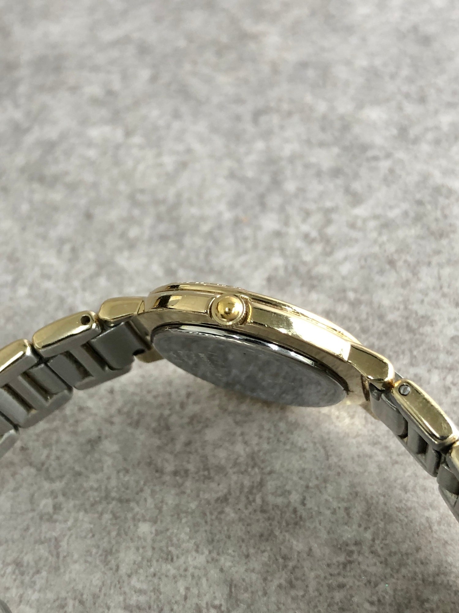 Yves Saint Laurent YSL Logo Quartz Watch Gold 2200-229789 Y