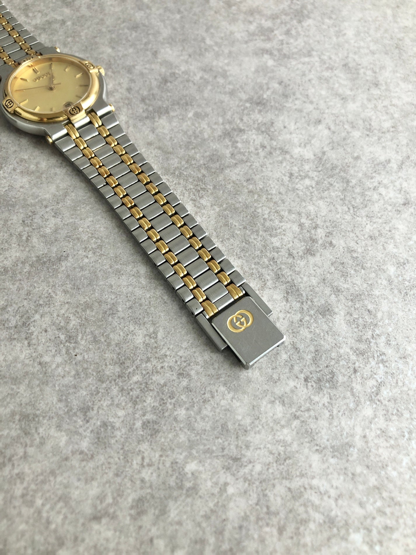 GUCCI Logo Quartz Watch Silver×Gold 9000M Vintage cevwsn