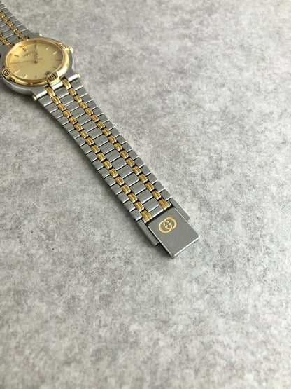 GUCCI Logo Quartz Watch Silver×Gold 9000M Vintage cevwsn