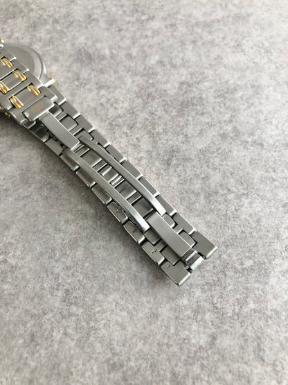 GUCCI Logo Quartz Watch Silver×Gold 9000M Vintage 6up4w4