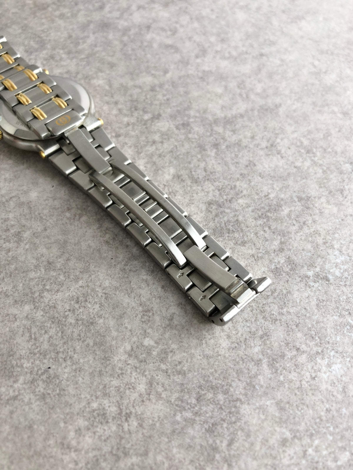 GUCCI Logo Quartz Watch Silver×Gold 9000Ｍ Vintage sfxwi2
