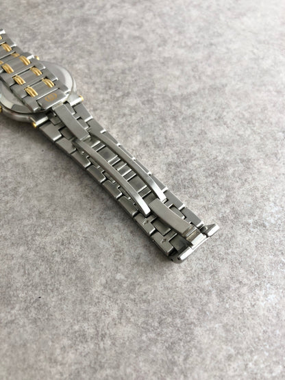 GUCCI Logo Quartz Watch Silver×Gold 9000Ｍ Vintage sfxwi2