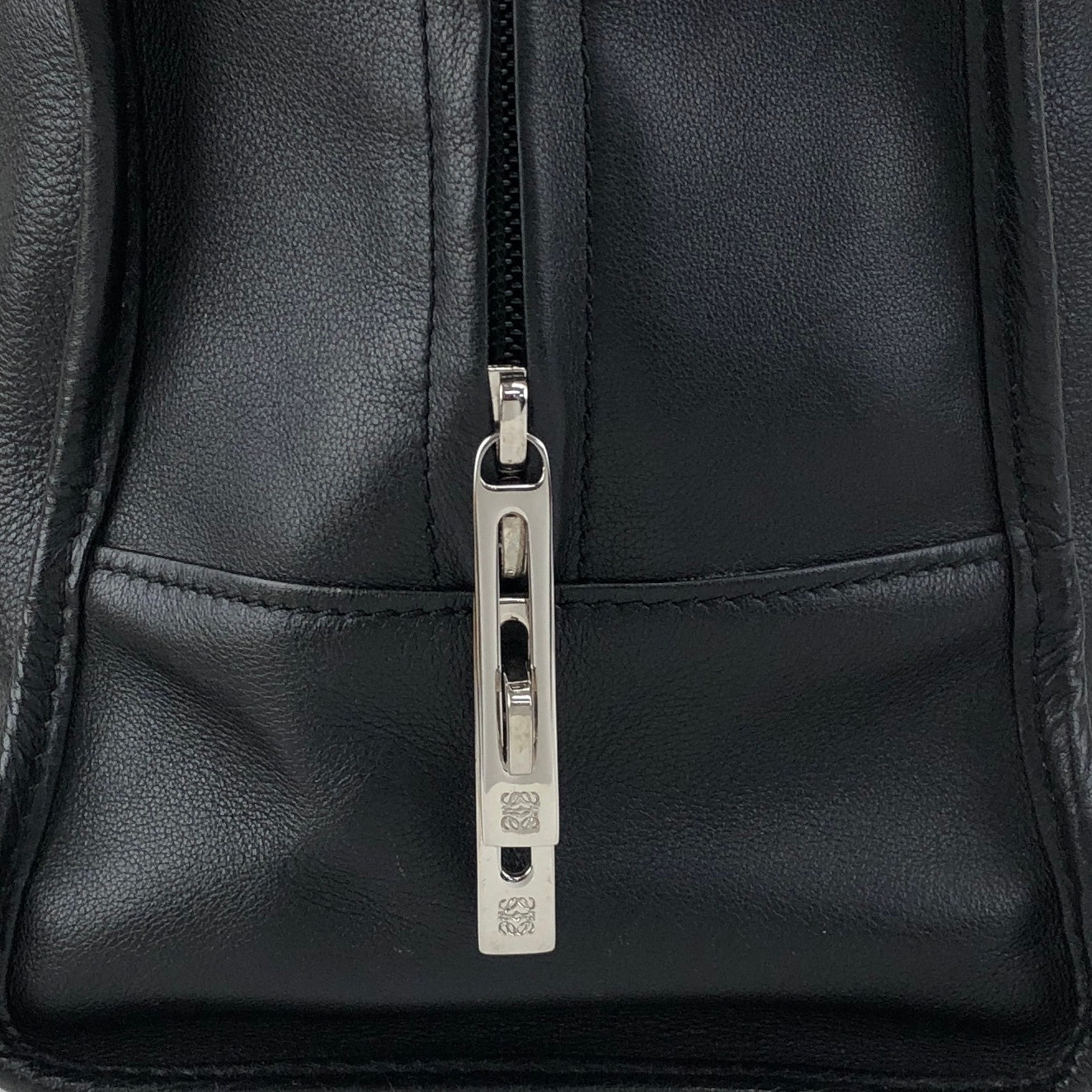 LOEWE Amazona36 Anagram Small Boston bag Handbag Black Vintage gc7zrx