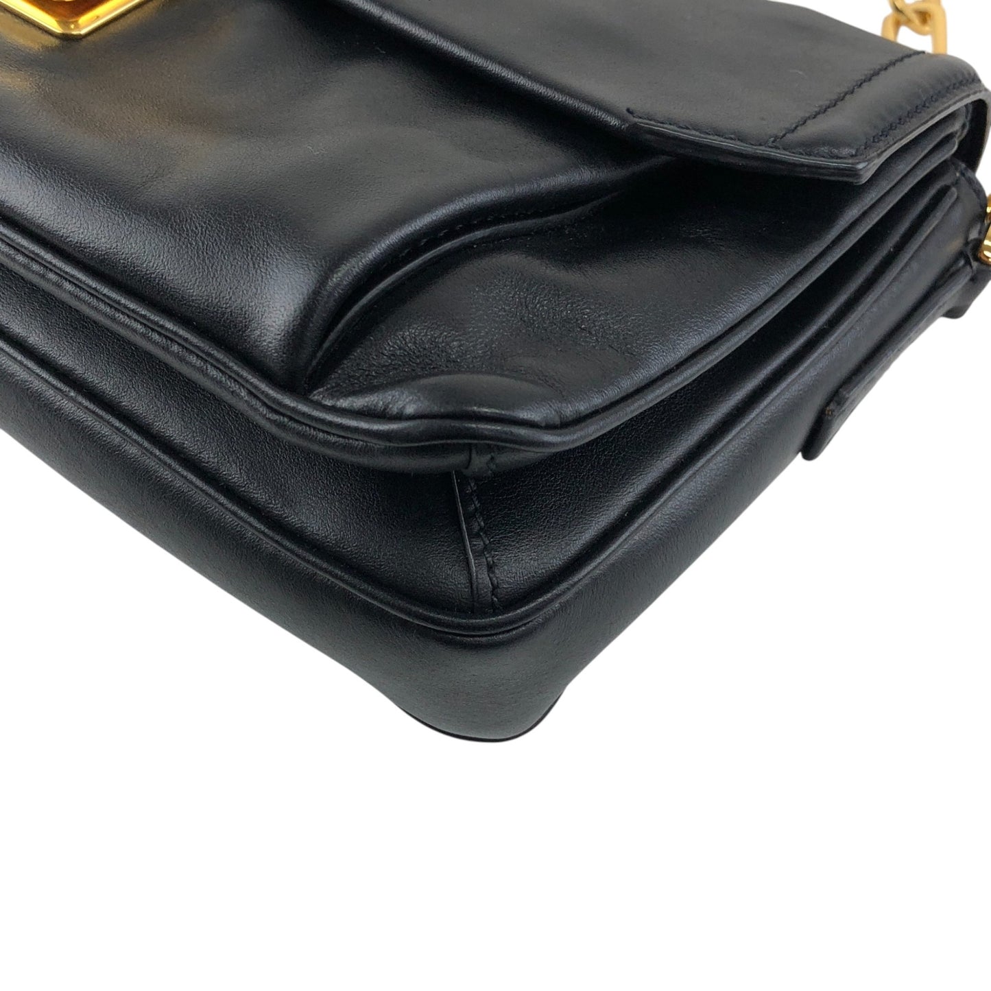 miumiu Turn Lock Chain Shoulder bag Black Vintage prsynv