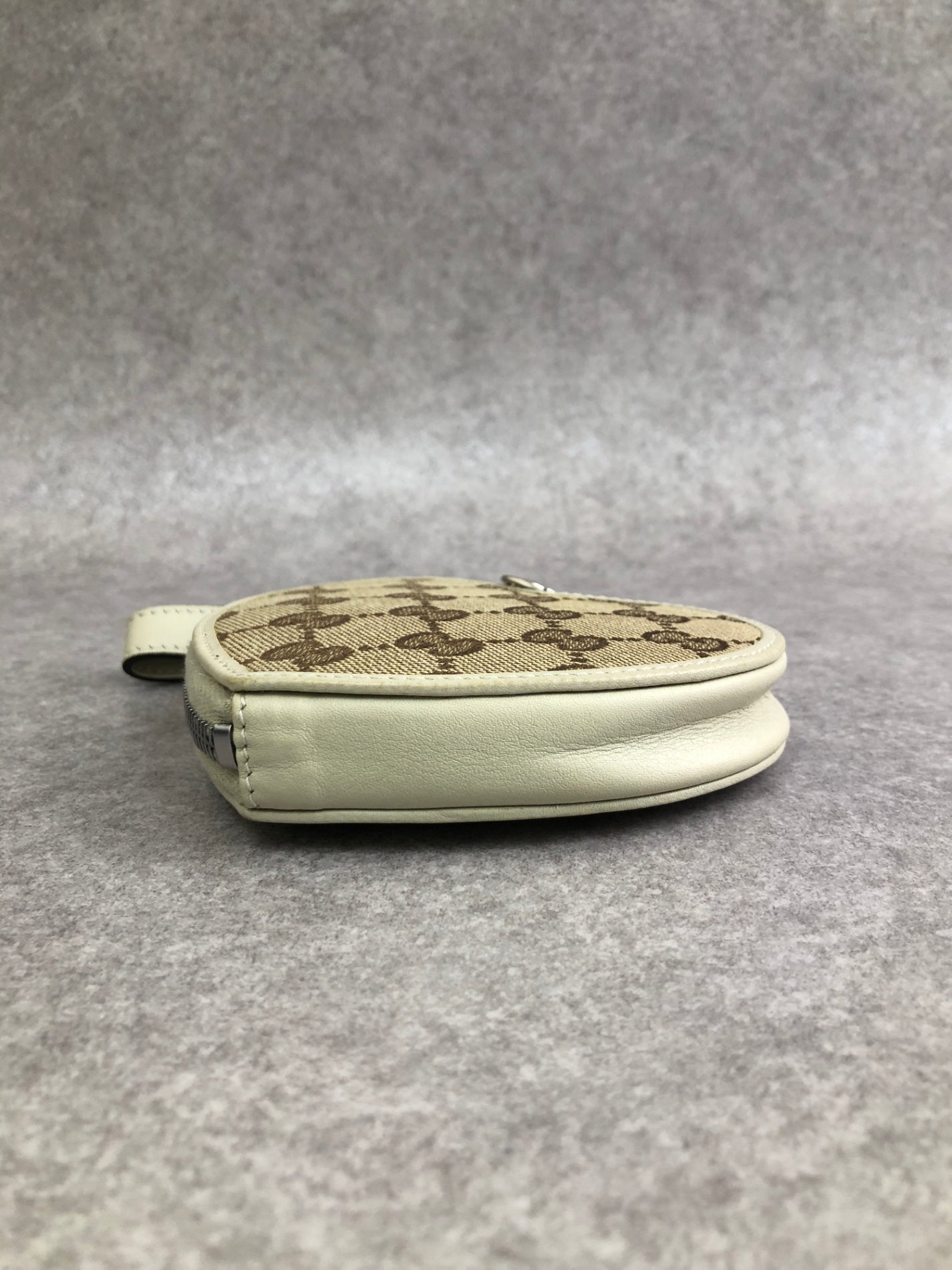 GUCCI GG Canvas Heart Motif Coin Purse Beige Vintage d3exzx