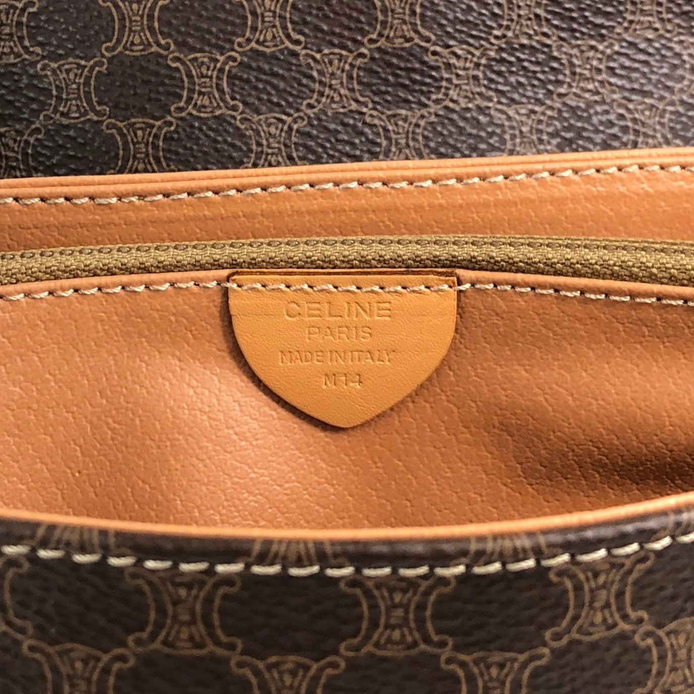 CELINE Macadam Blason Shoulder bag Brown Vintage cwx3rn