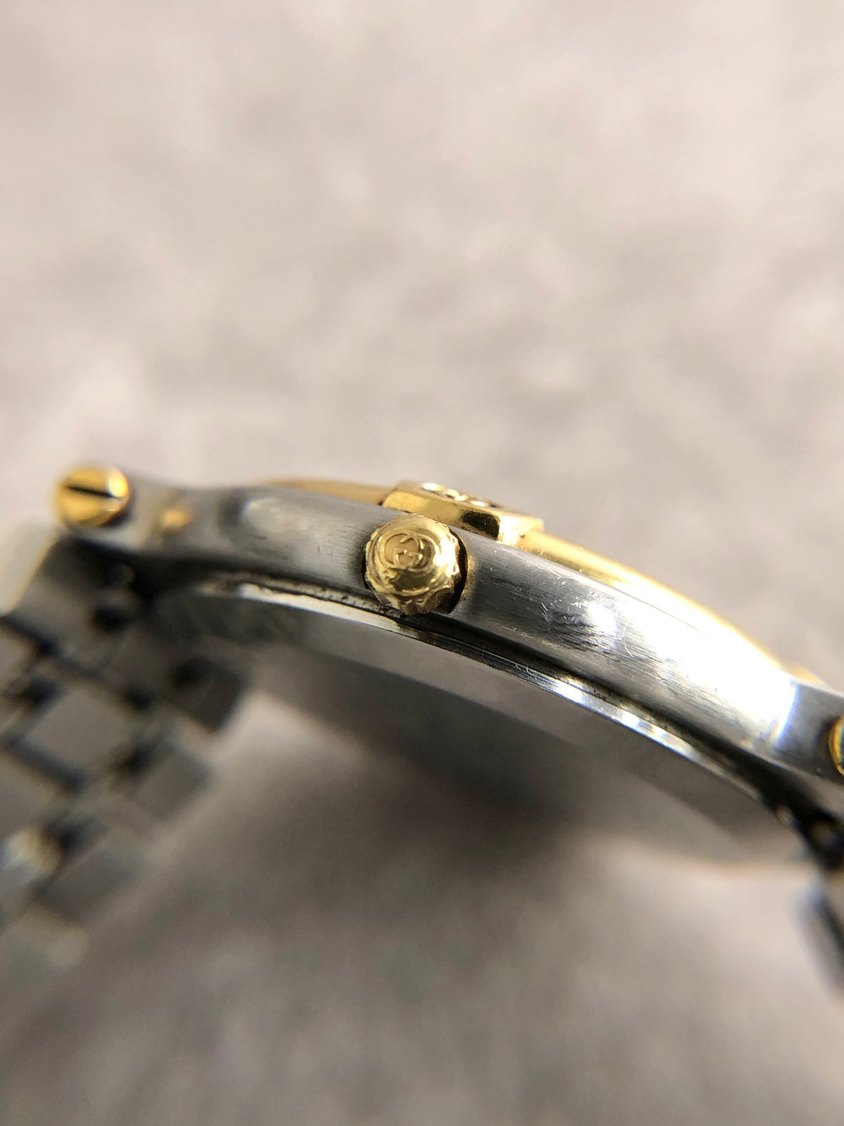 GUCCI Logo Quartz Watch Silver×Gold 9000M Vintage tr37i6