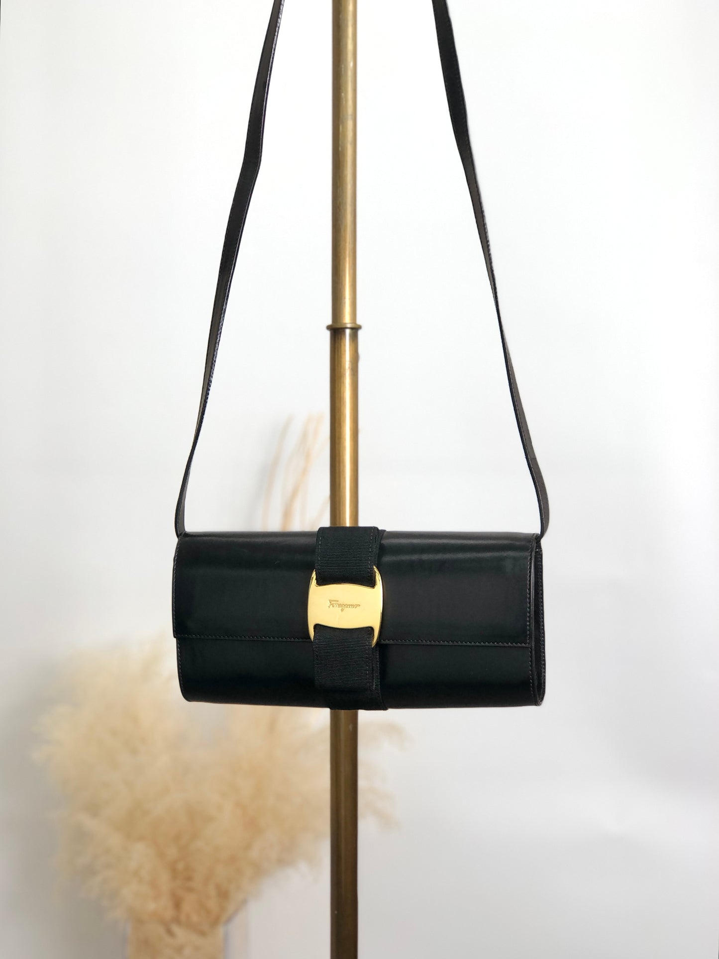 Salvatore Ferragamo Gancini Ribbon Shoulder bag Black Vintage 3wugs6