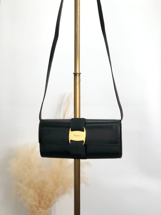 Salvatore Ferragamo Gancini Ribbon Shoulder bag Black Vintage 3wugs6