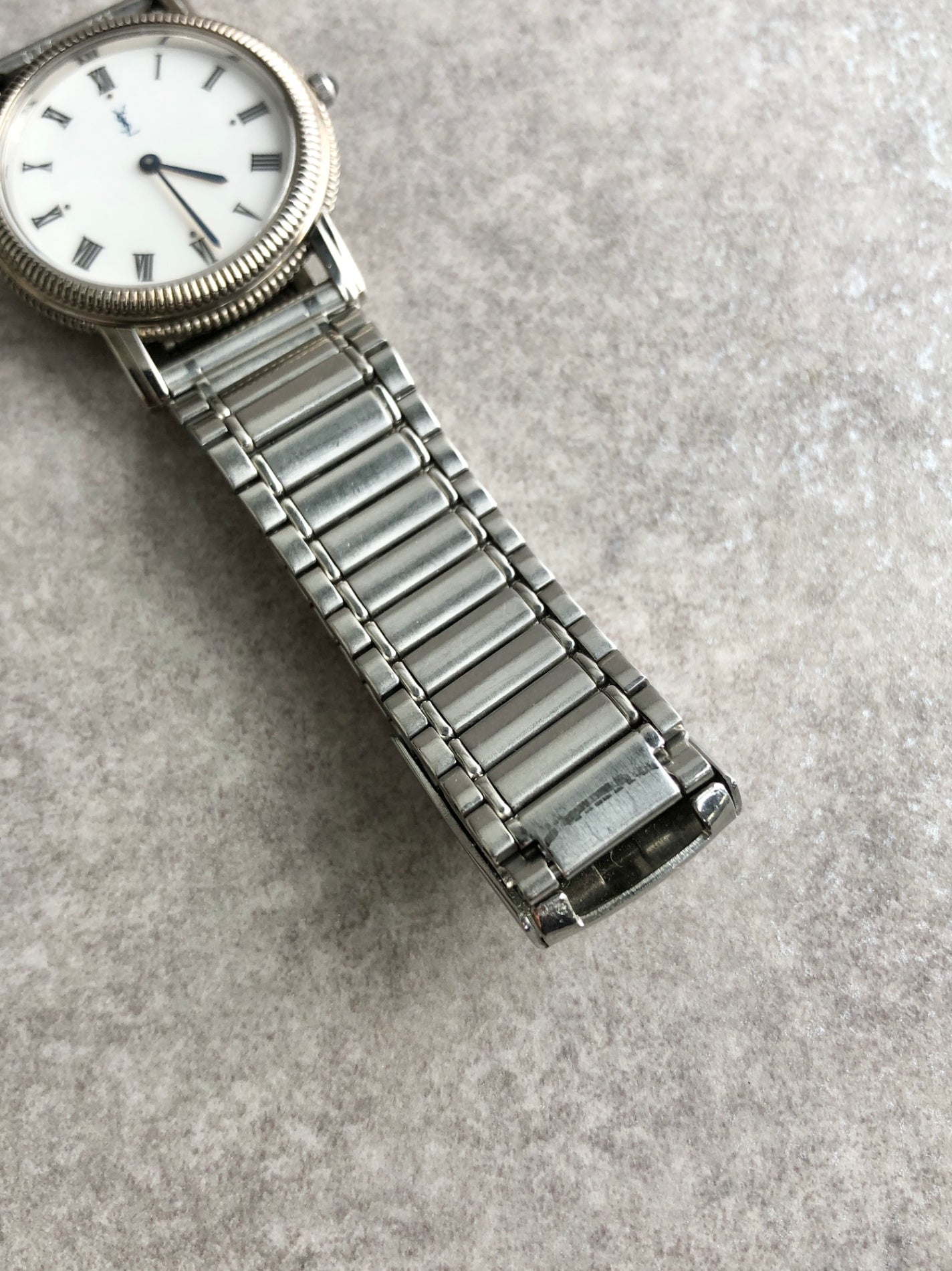 Yves Saint Laurent YSL Logo Quartz Watch Silver 4625-E67722 Vintage cuai7i