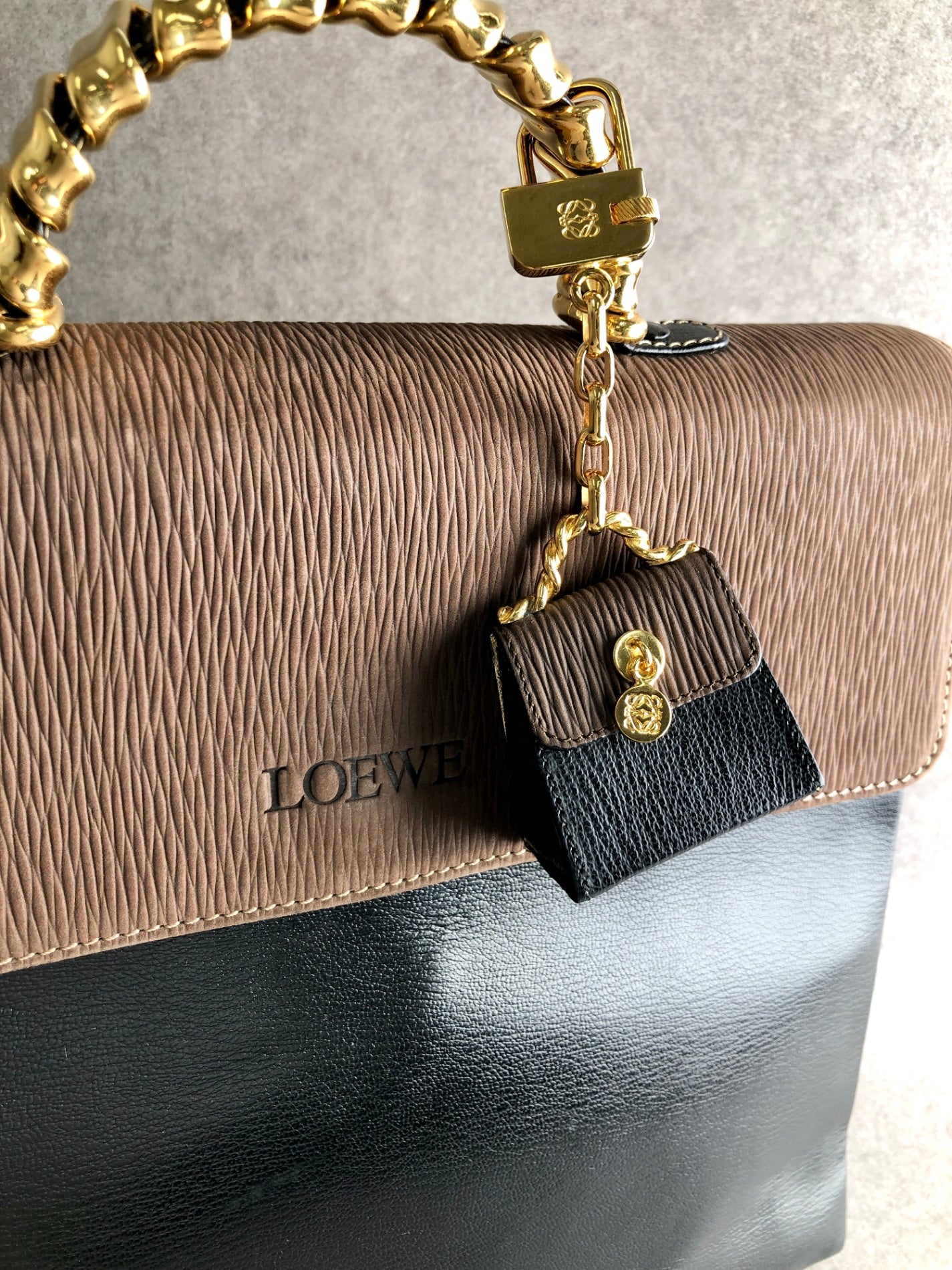 LOEWE Velazquez Anagram Charm Brown Vintage ycmeyb