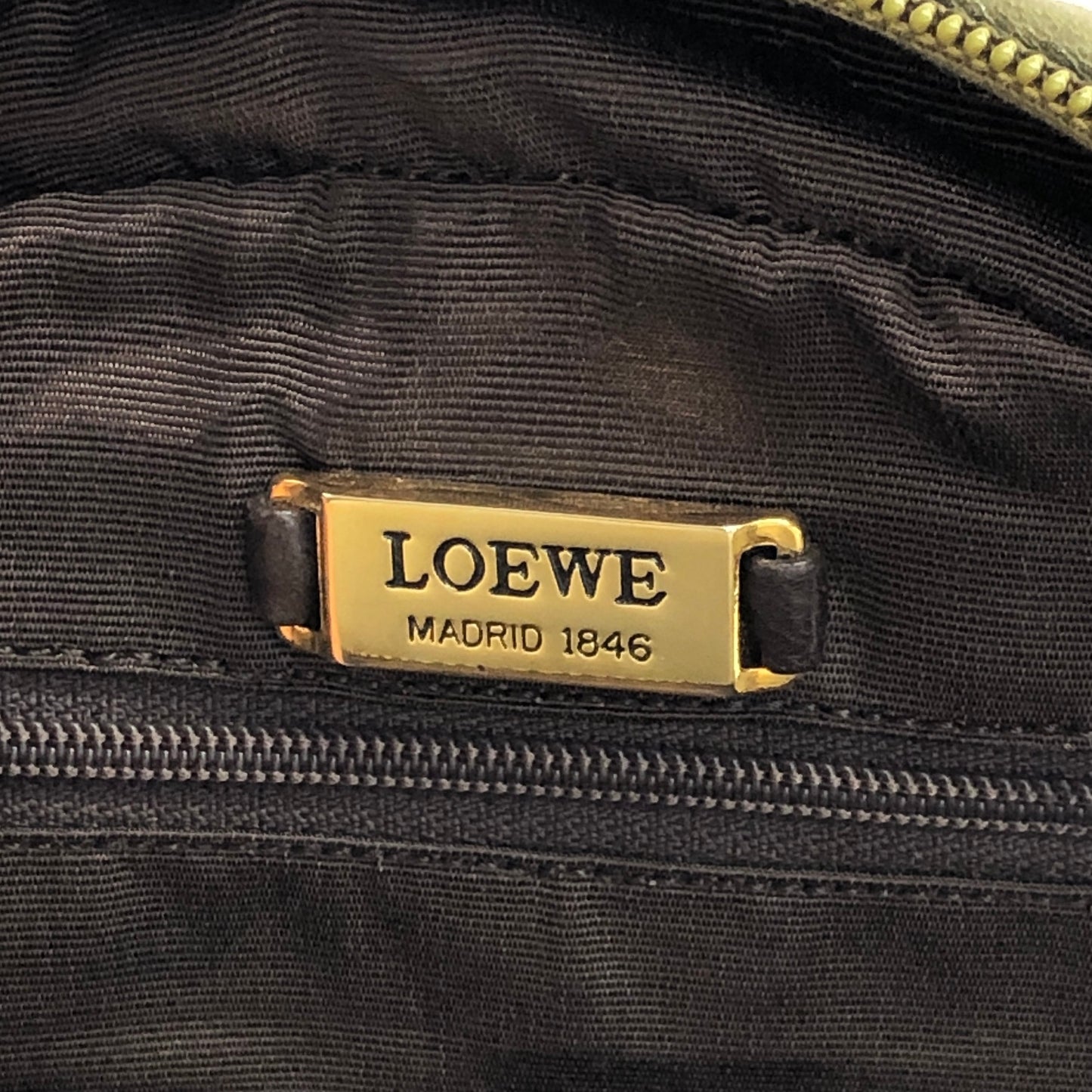 LOEWE Anagram Shoulder bag Khaki Vintage 3fvsx5