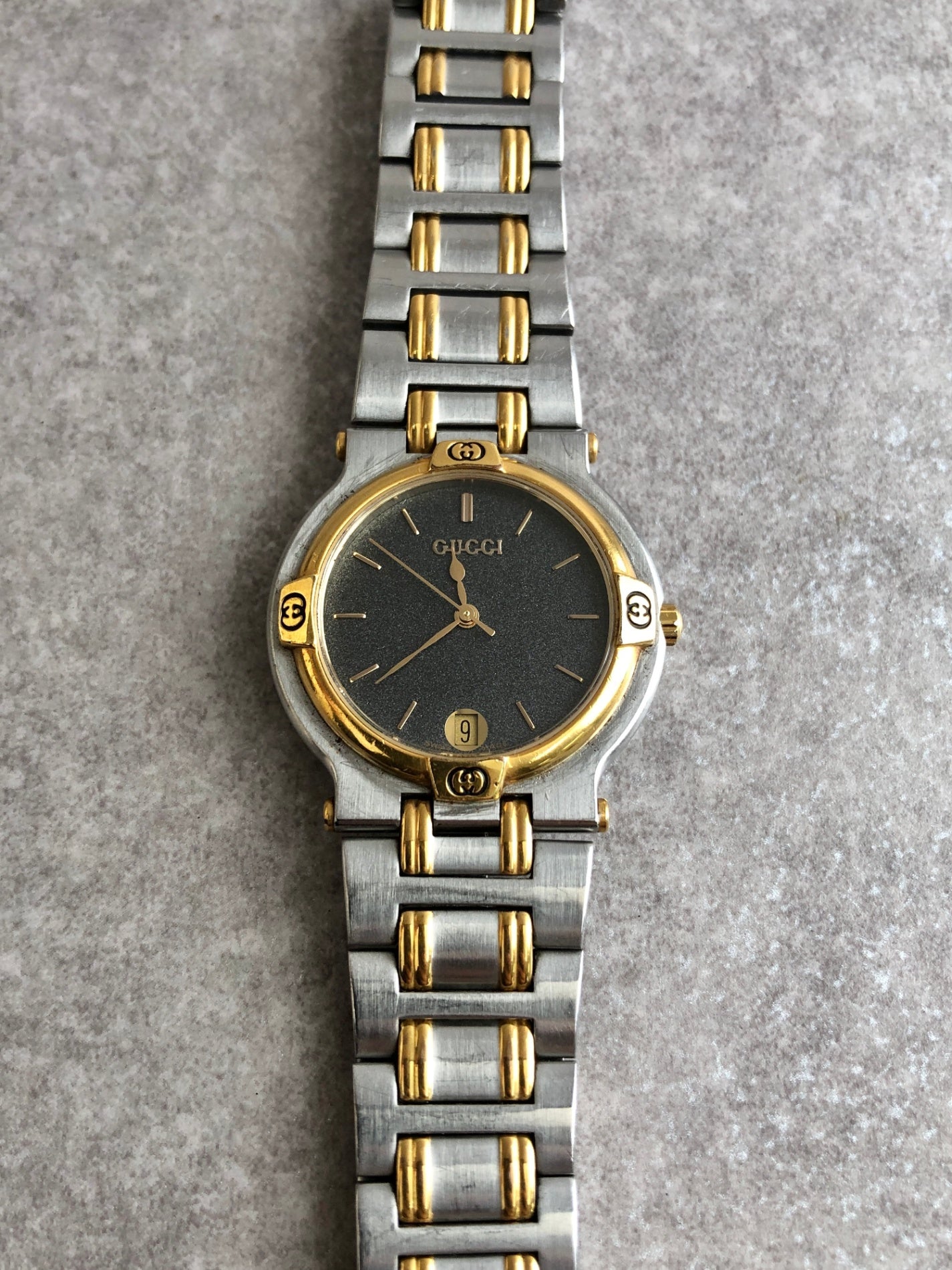 GUCCI Logo Watch Silver×Gold 9000M Vintage wa3rva