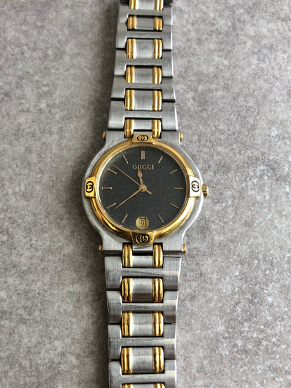 GUCCI Logo Watch Silver×Gold 9000M Vintage wa3rva