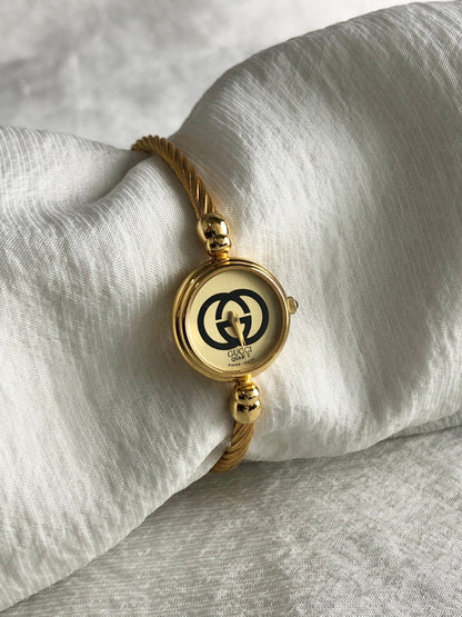 GUCCI GG Motif Bangle Watch Gold 2047L Vintage v5yfg7