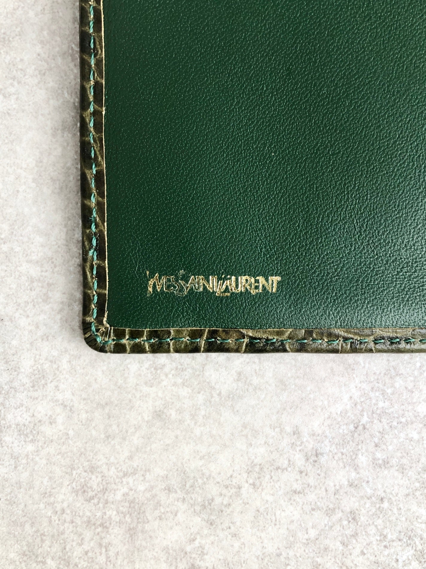 Yves Saint Laurent 金屬扣環折疊錢包 綠色復古 pk8u8c