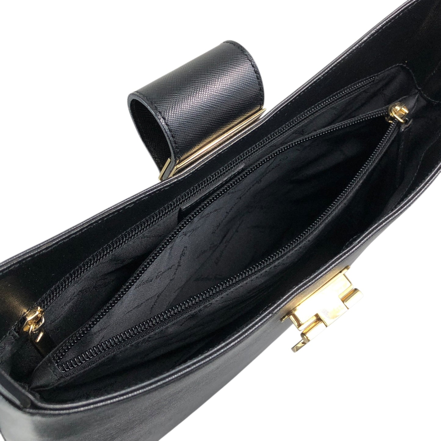 Salvatore Ferragamo Gancini Shoulder bag Black Vintage vn6tps