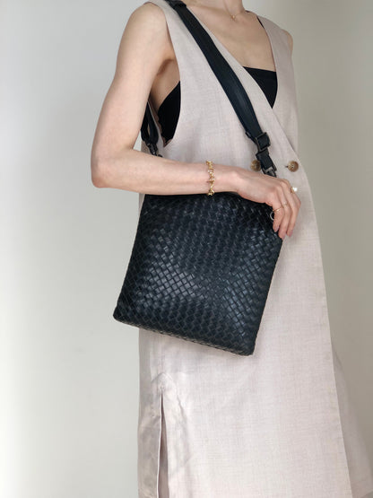 Bottega Veneta Intrecciato Shoulder bag Black Vintage zn3au7