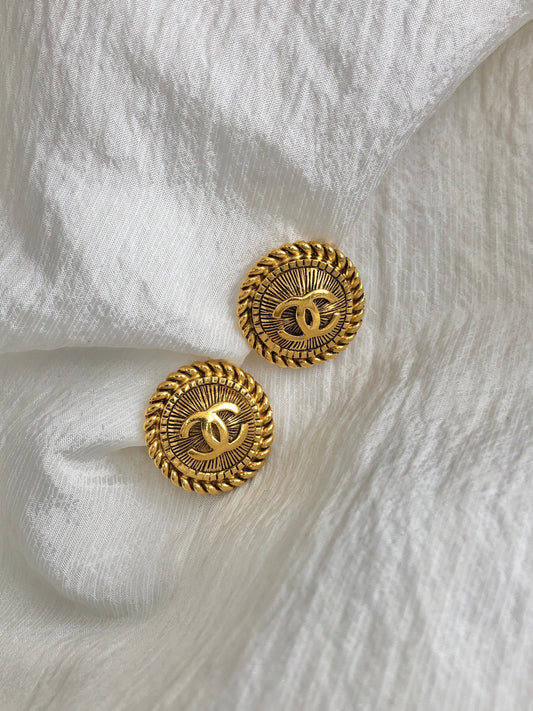 CHANEL Coco Mark Earrings Gold Vintage v8dgvx