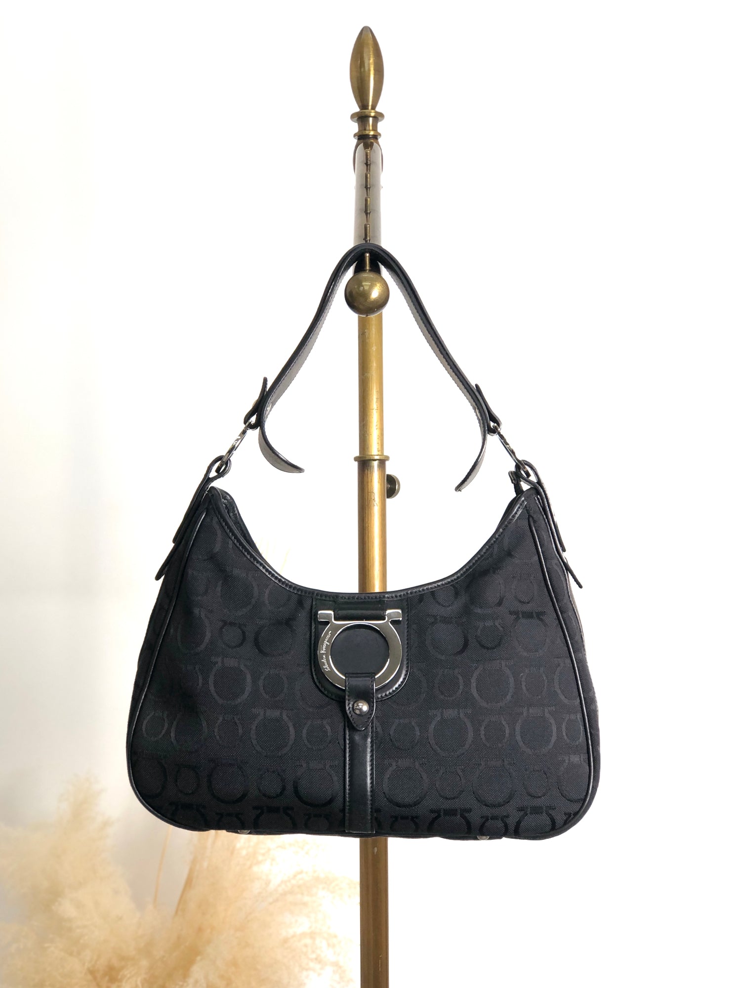バッグ feragamo vintage shoulder bag Vintage Salvatore Ferragamo | VintageShop solo – Page 2