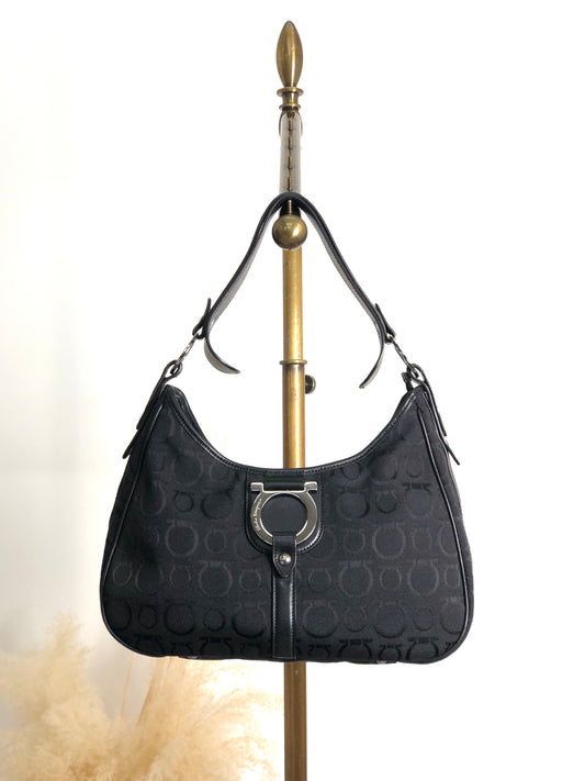 Salvatore Ferragamo Gancini Shoulder bag Black Vintage fxsbuf
