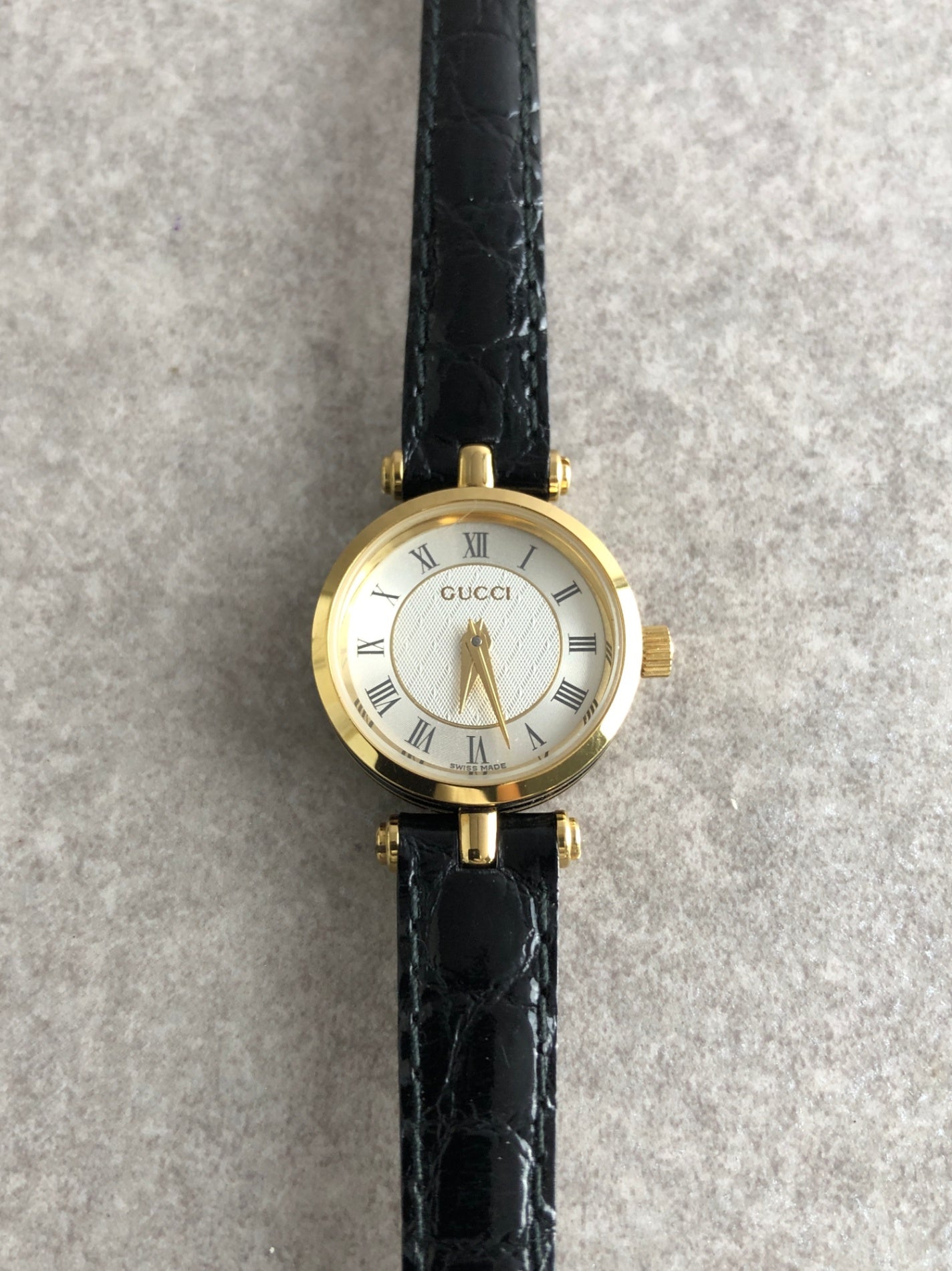 GUCCI Logo Quartz Watch Gold×Black 2040L Vintage 4eerzi