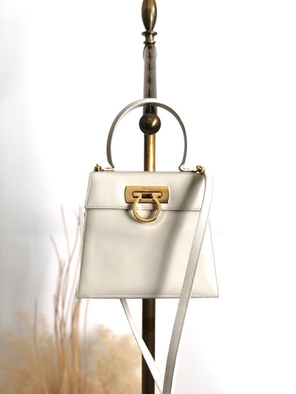 Salvatore Ferragamo Gancini Two-way Handbag Shoulder bag White Vintage d37hra