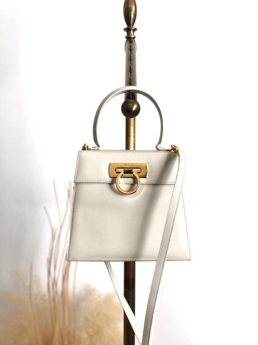 Salvatore Ferragamo Gancini Two-way Handbag Shoulder bag White Vintage d37hra