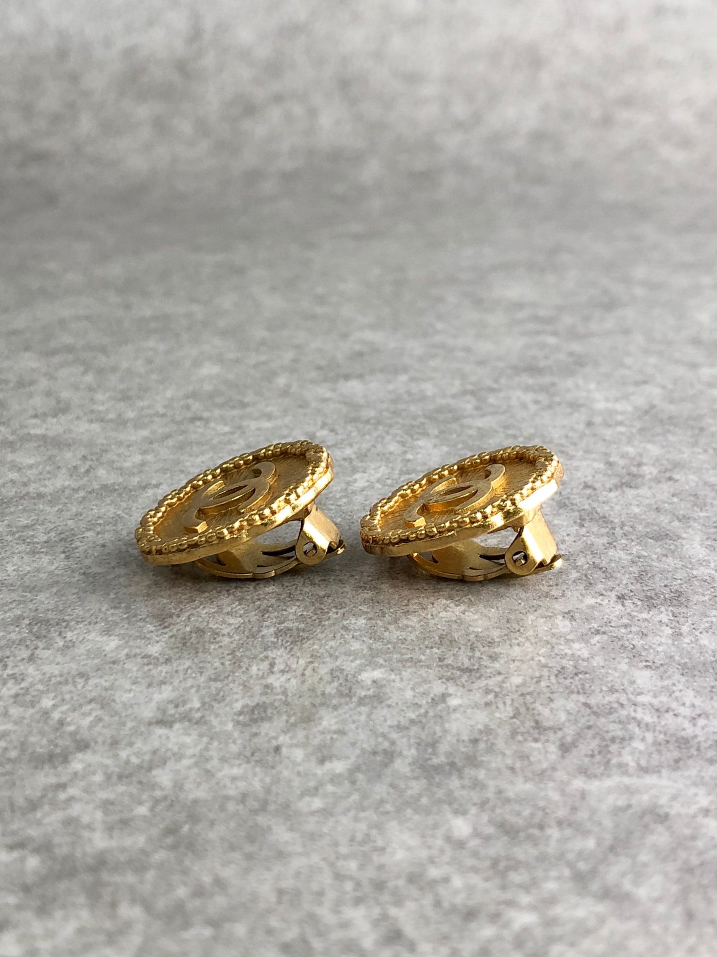 CHANEL Coco Mark   Earrings Gold Vintage   z3j67k