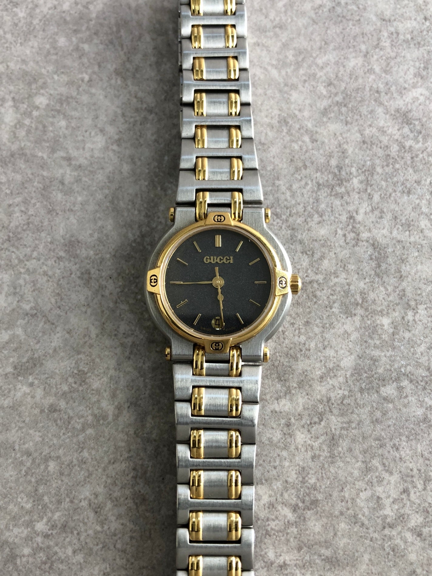 GUCCI Logo Quartz Watch Silver×Gold 9000L Vintage rttj33