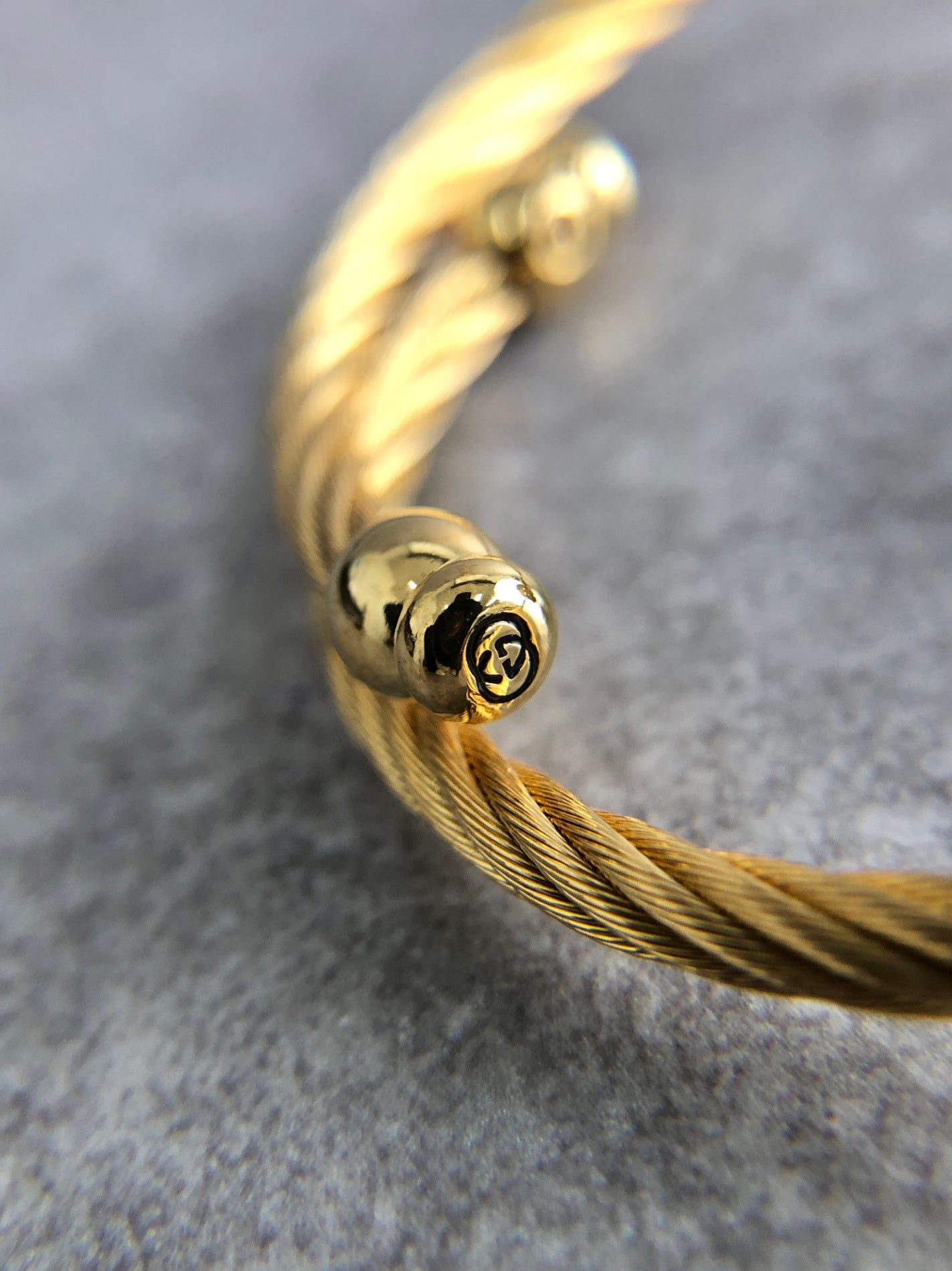GUCCI GG Motif Bangle Watch Gold 2047L Vintage v5yfg7