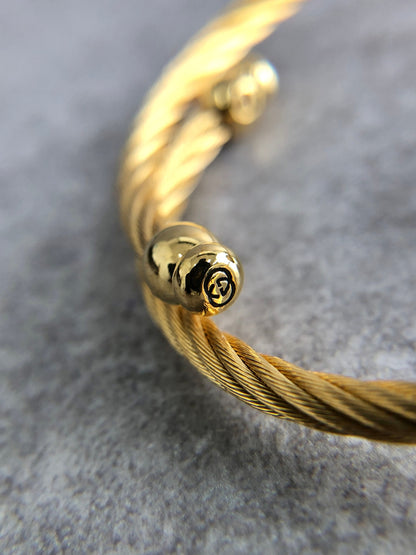 GUCCI GG Motif Bangle Watch Gold 2047L Vintage v5yfg7