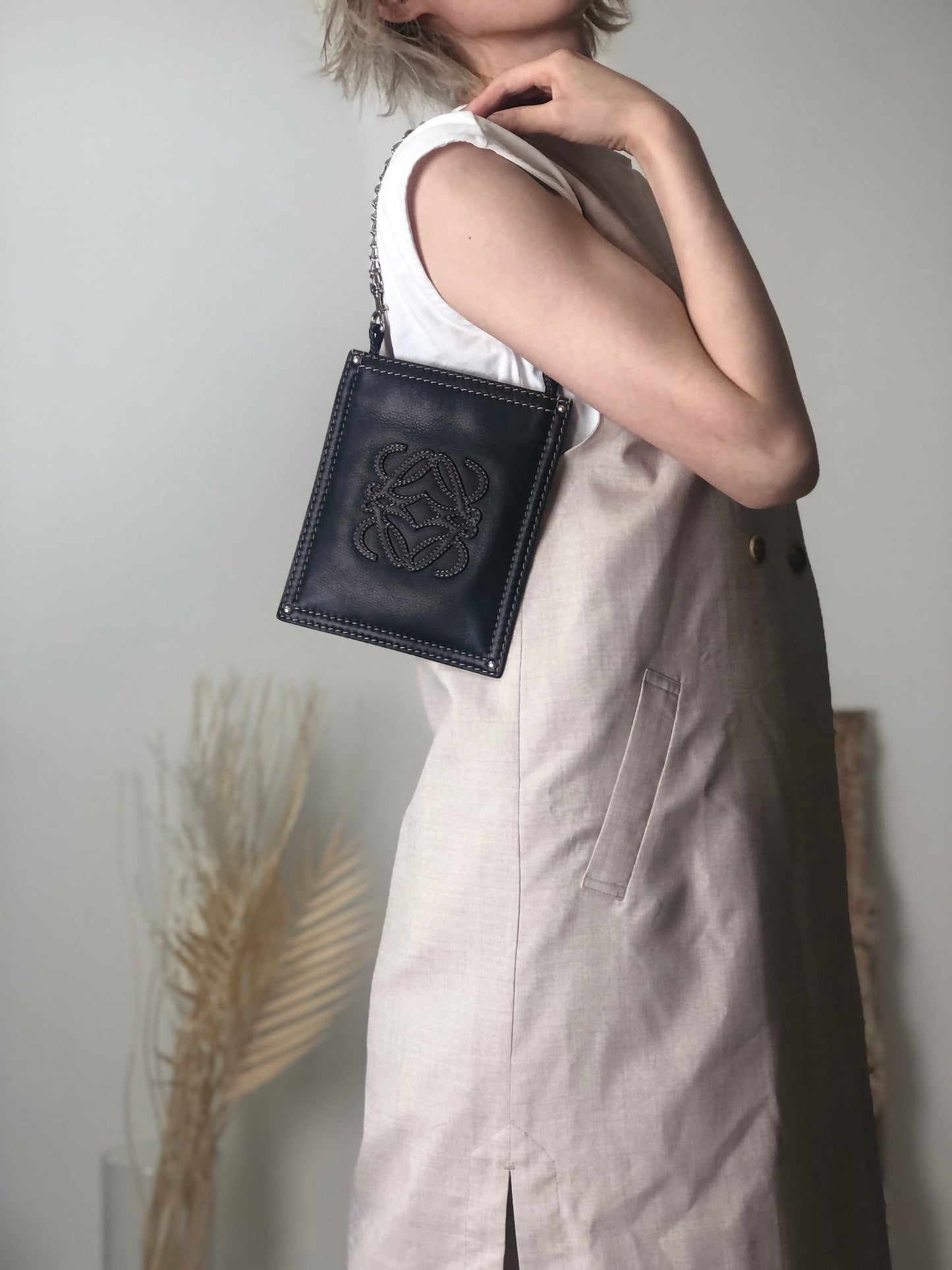 LOEWE Anagram 鏈條手提包 黑色 復古 87h6xk