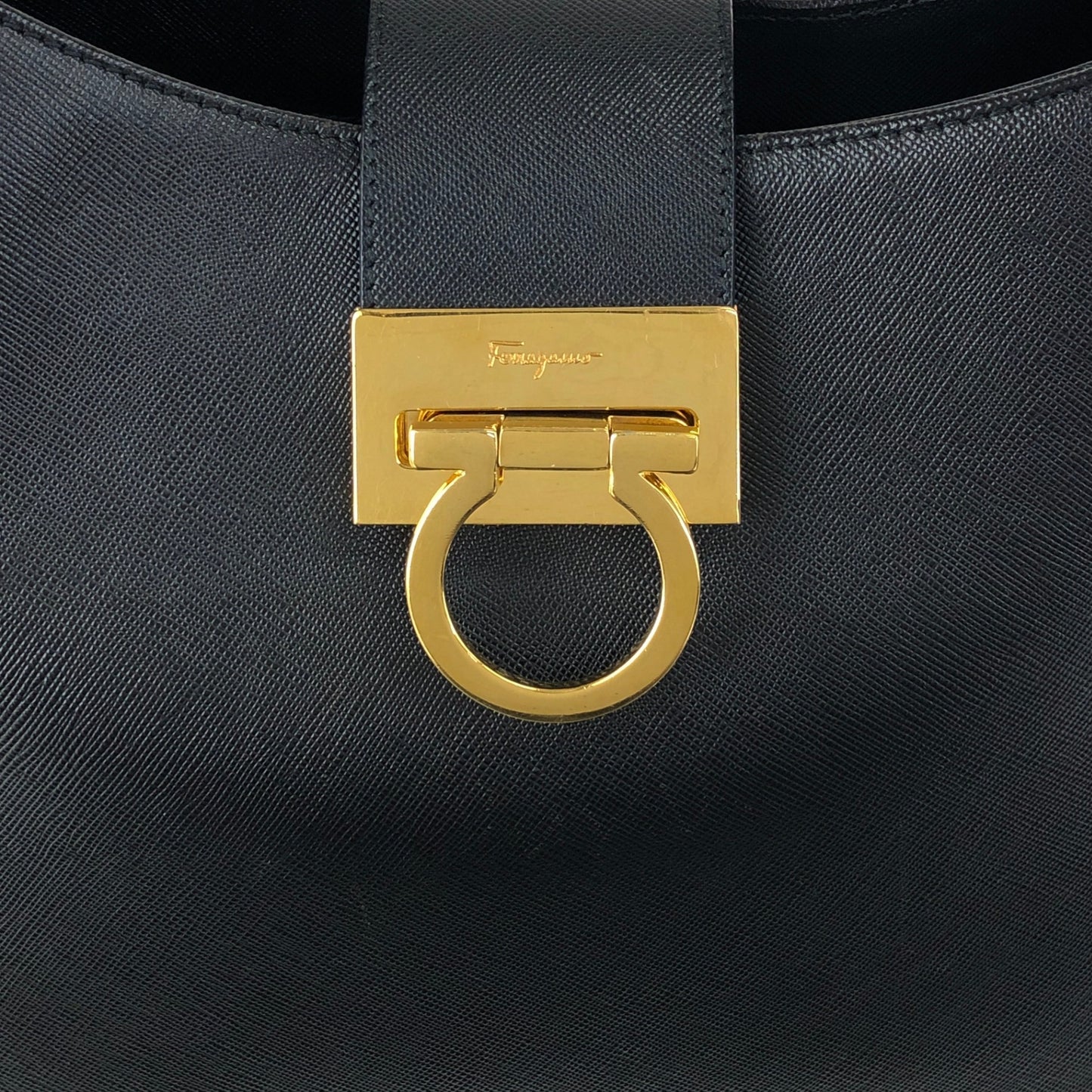 Salvatore Ferragamo Gancini Shoulder bag Black Vintage 3v3rtg