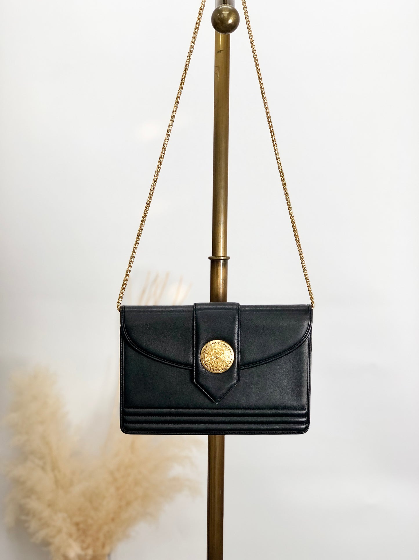 Yves Saint Laurent Medal Chain Shoulder bag Black Vintage 7mstfw