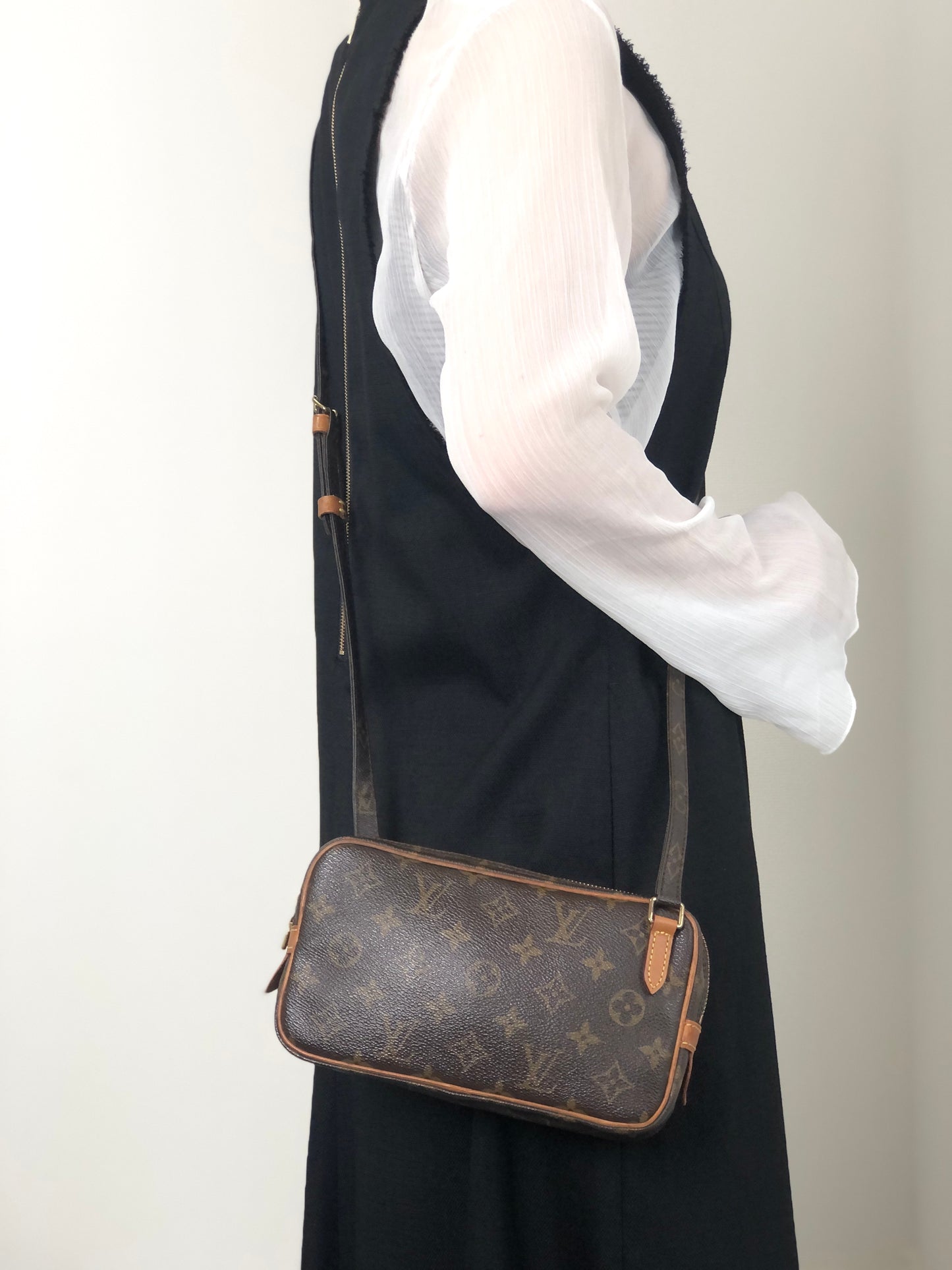 LOUIS VUITTON Monogram Shoulder bag Brown Vintage u4jnak