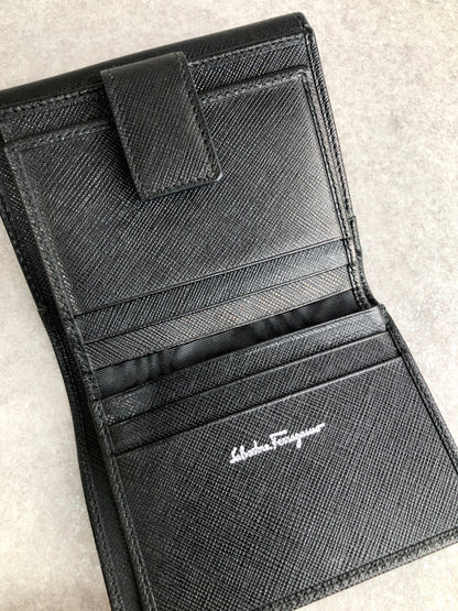 Salvatore Ferragamo Gancini Folded Wallet Black Vintage t57f3r