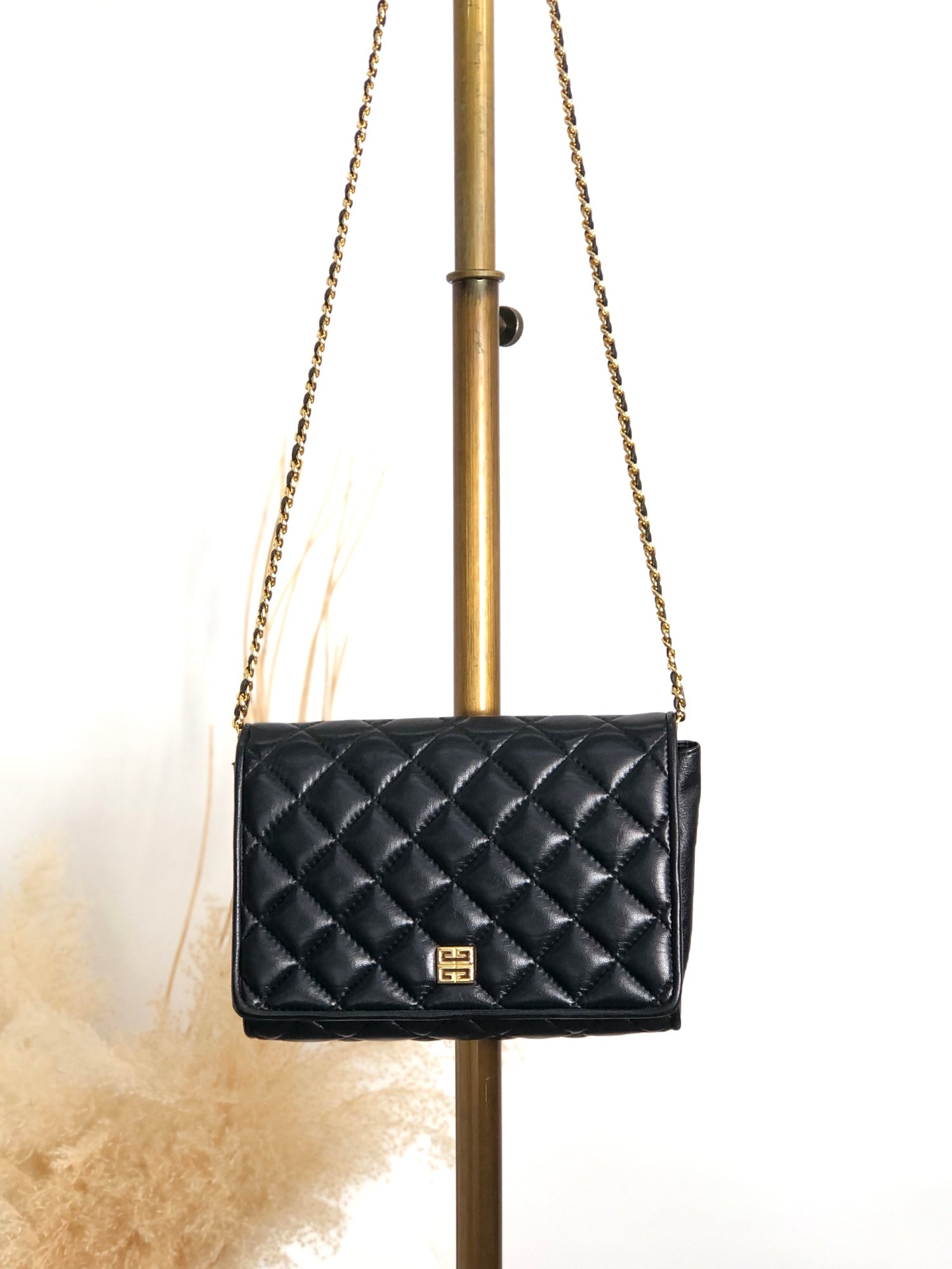 Vintageshop solo - The best shop in Old CELINE and High brand bags