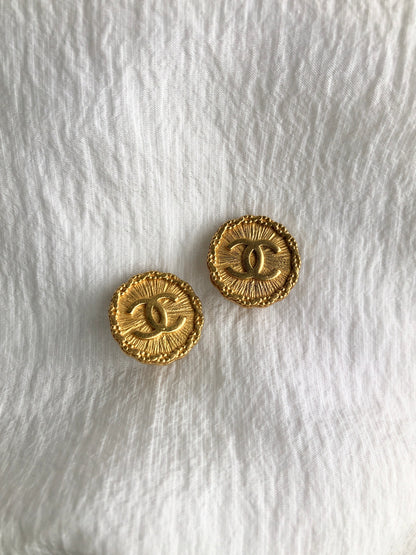 CHANEL Coco Mark   Earrings Gold Vintage   z3j67k