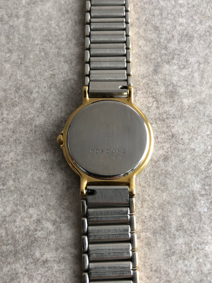 Yves Saint Laurent YSL Logo Quartz Watch Silver 2200-22841 YO Vintage p5bvh6