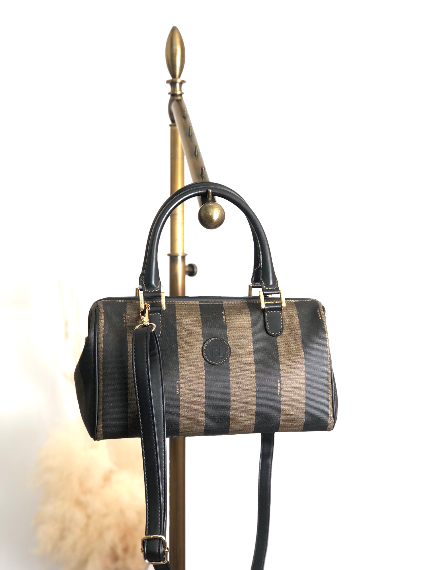 ブラックウィドー SAVAGE 14ポンド（中古品） FENDI Two-way Boston bag Black Vintage 63dppy – VintageShop solo