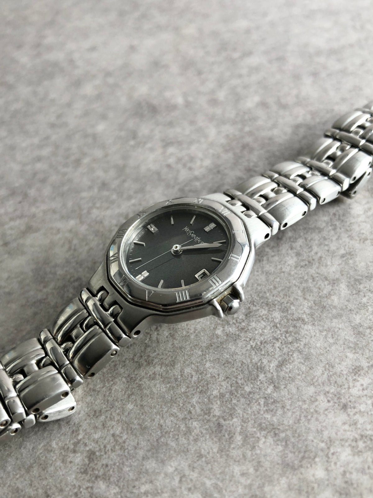 Yves Saint Laurent Logo Quartz Watch Silver 9613-H22714 Vintage w3ynyr