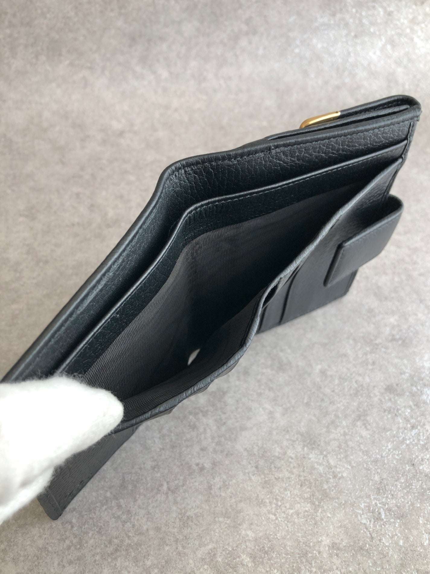 GUCCI Logo Embossed Folded Wallet Black Vintage cbzwwy