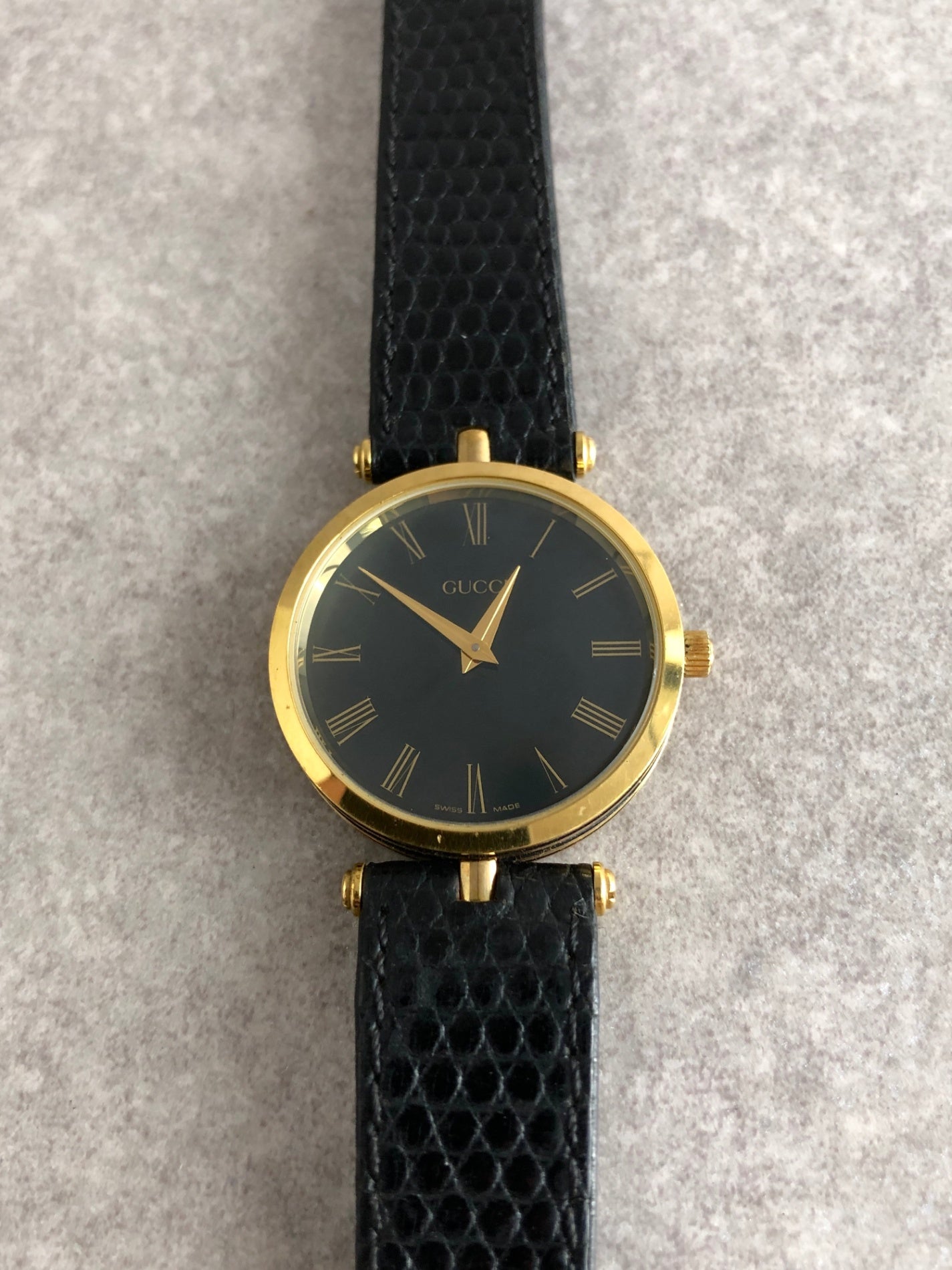 GUCCI Logo Watch Black×Gold Vintage 8bm2vw