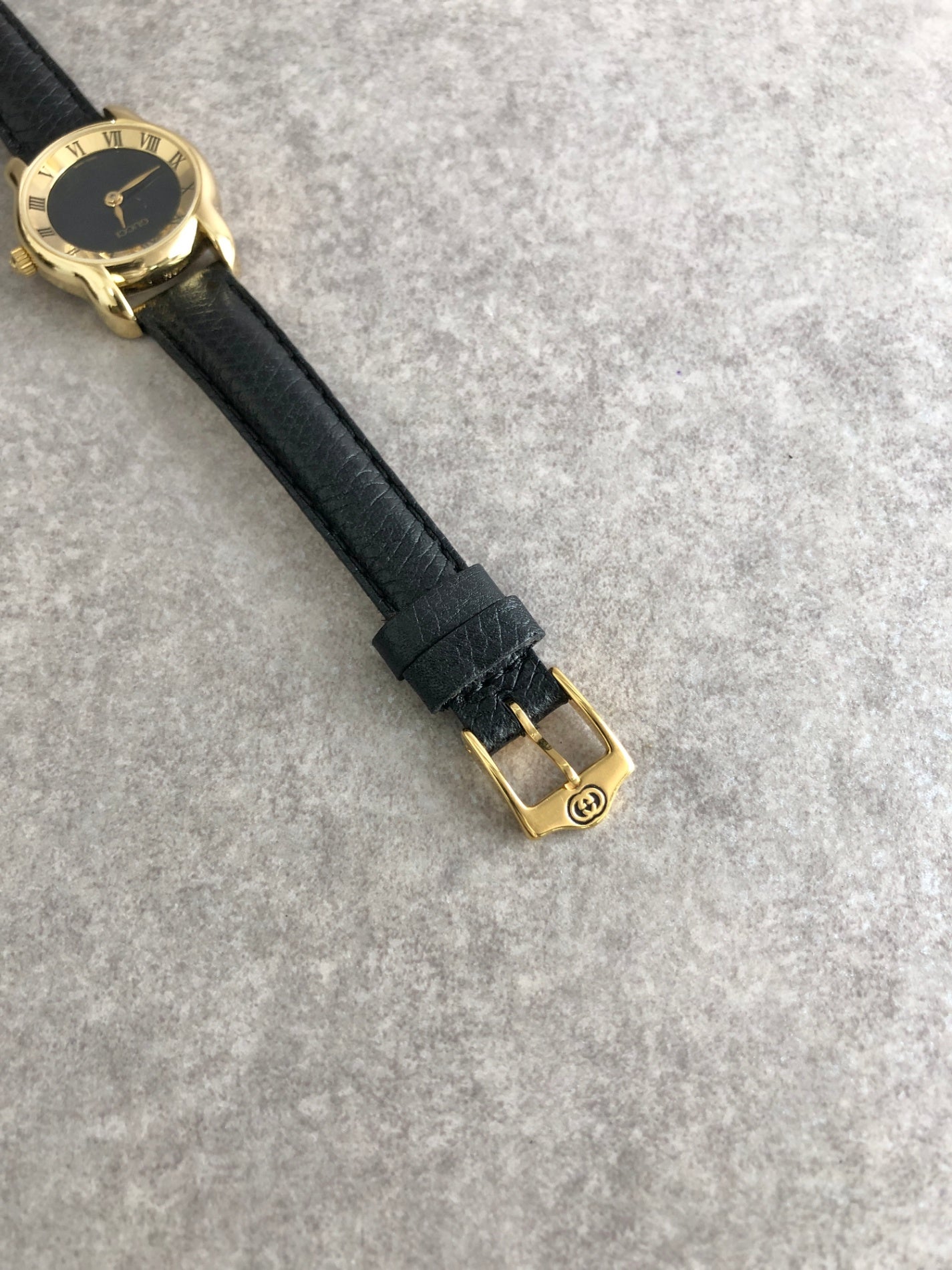 GUCCI Logo Quartz Watch Black×Gold Vintage zt6np6 – VintageShop solo