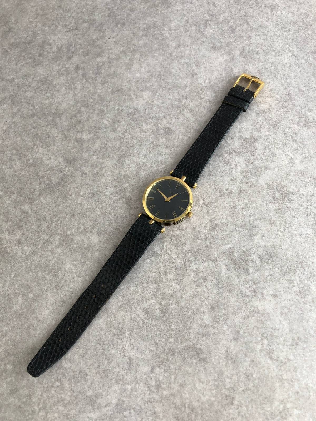GUCCI Logo Watch Black×Gold Vintage 8bm2vw