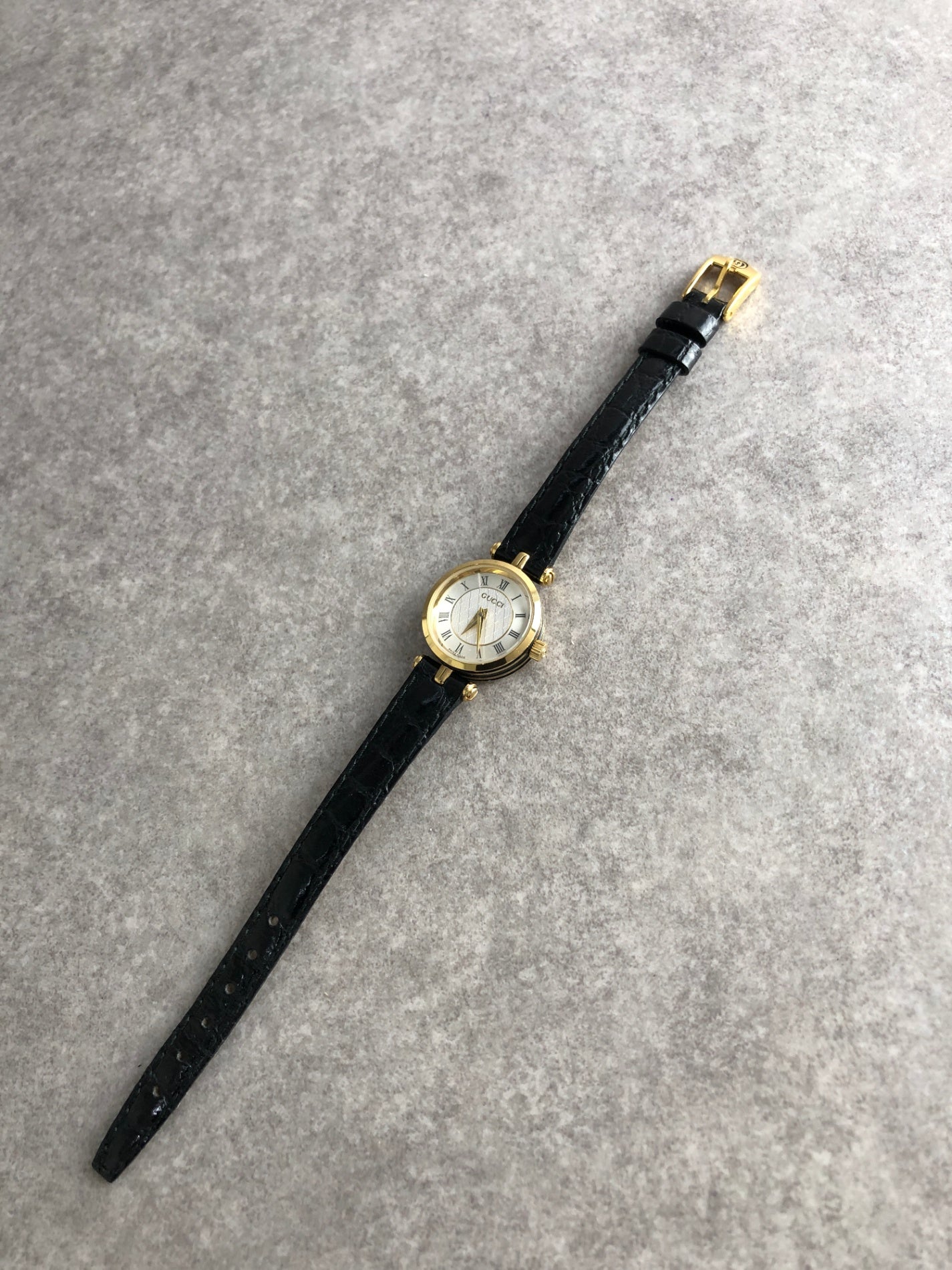 GUCCI Logo Quartz Watch Gold×Black 2040L Vintage 4eerzi